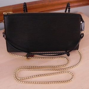 Louis Vuitton epi pochette in black